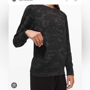 Lululemon Camo scuba crew neck pullover top with pockets size 6